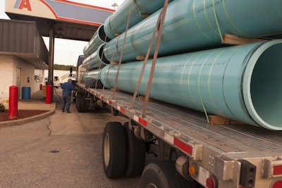 Months-long flatbed demand has continued, pushing owner-operator monthly net income above $1 per mile last summer.