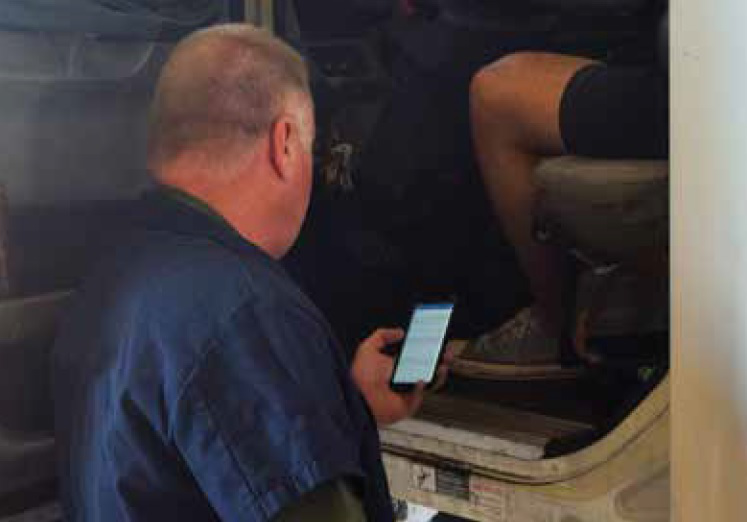 hours-inspection-smartphone-2018-11-20-10-53