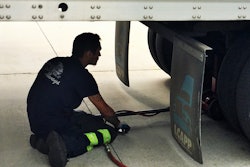 mechanic-at-truck-stop-2018-11-20-08-03
