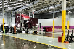 Atlas-facility-truck-at-work-2019-02-06-13-28