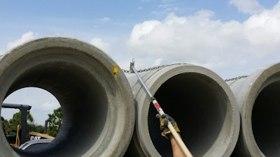 The new Gavase Tool is suitable for a variety of applications, including the basic installation of straps and plastic or metal strap/chain corner protectors and V boards or other wood — tie-down chains, too, as shown; it’s also a good assist with “straps, ropes and chains routing through pallets, concrete pipes and difficult places to reach,” designer Epifanio Flores says.
