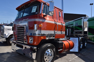 A 1975 International 4070 B with a rebuilt Cummins Big Cam 400 is owned by Jerry Hite Inc. of Huntington, Indiana. It’s among the many cabovers at the PKY Truck Beauty Championship.