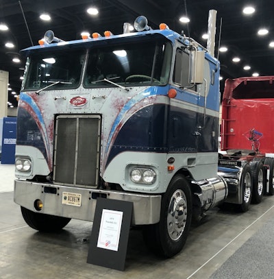 Keith Hodges’ 1979 Peterbilt 352 has a 8V92 Detroit and 13-speed transmission and Eaton rears. Hodges is from Lafayette, Indiana.