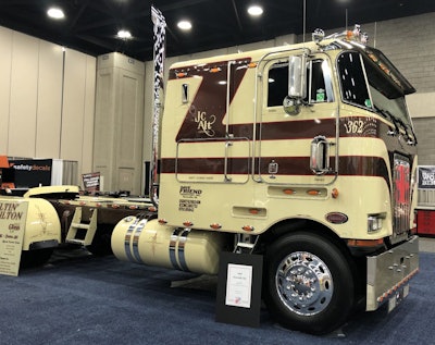 Jason and Debbie Alt’s 1985 Peterbilt 362 has a 400 CAT with a 13-speed transmission and Eaton rears. The Alts are from Lafayette, Indiana.
