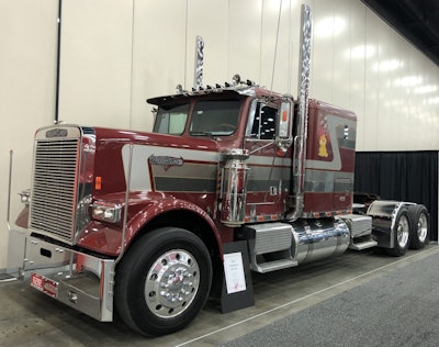 Billy Goullon’s 1987 Freightliner FLC-120 has a 4 1/4 CAT and 15 Over. Goullon is from Shelbyville, Kentucky.
