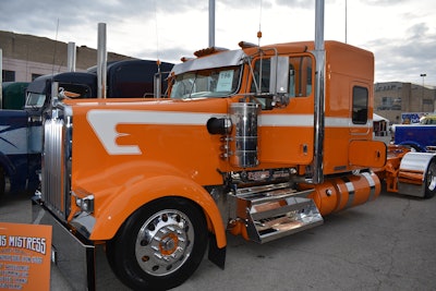 Fleenor Bros.’ “Citrus Mistress” is a 2018 Kenworth W900L Icon. The rig sports a 303-inch wheelbase with a 565-hp Cummins 15X with 3:36 rears.