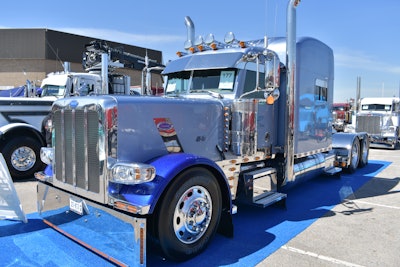 Greg Kiser Trucking owns this 2018 Peterbilt 389 glider with a 550-hp Cat and 18-speed. The truck is driven by Austin Kiser.