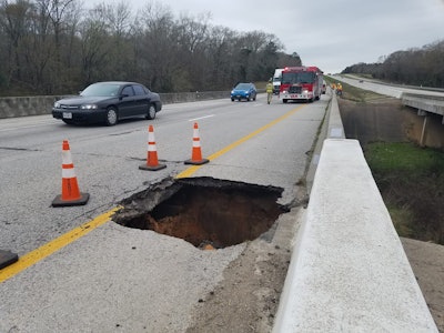 van-tx-sinkhole-i20-2019-03-12-13-57