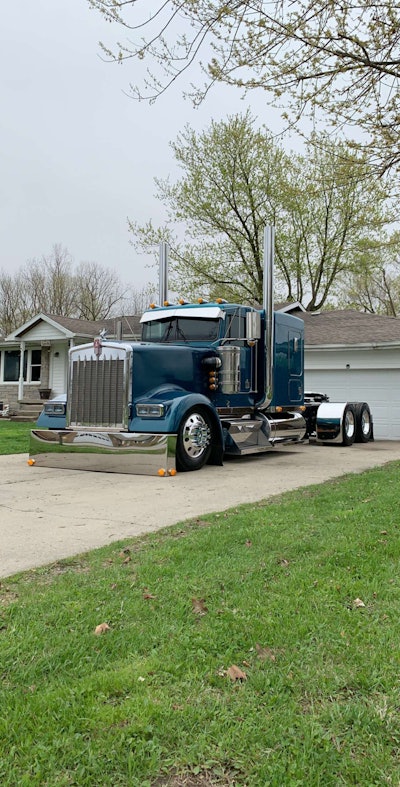 B5 A44481 A5 D9 4311 85 E0 70 C3 A91 C09 De