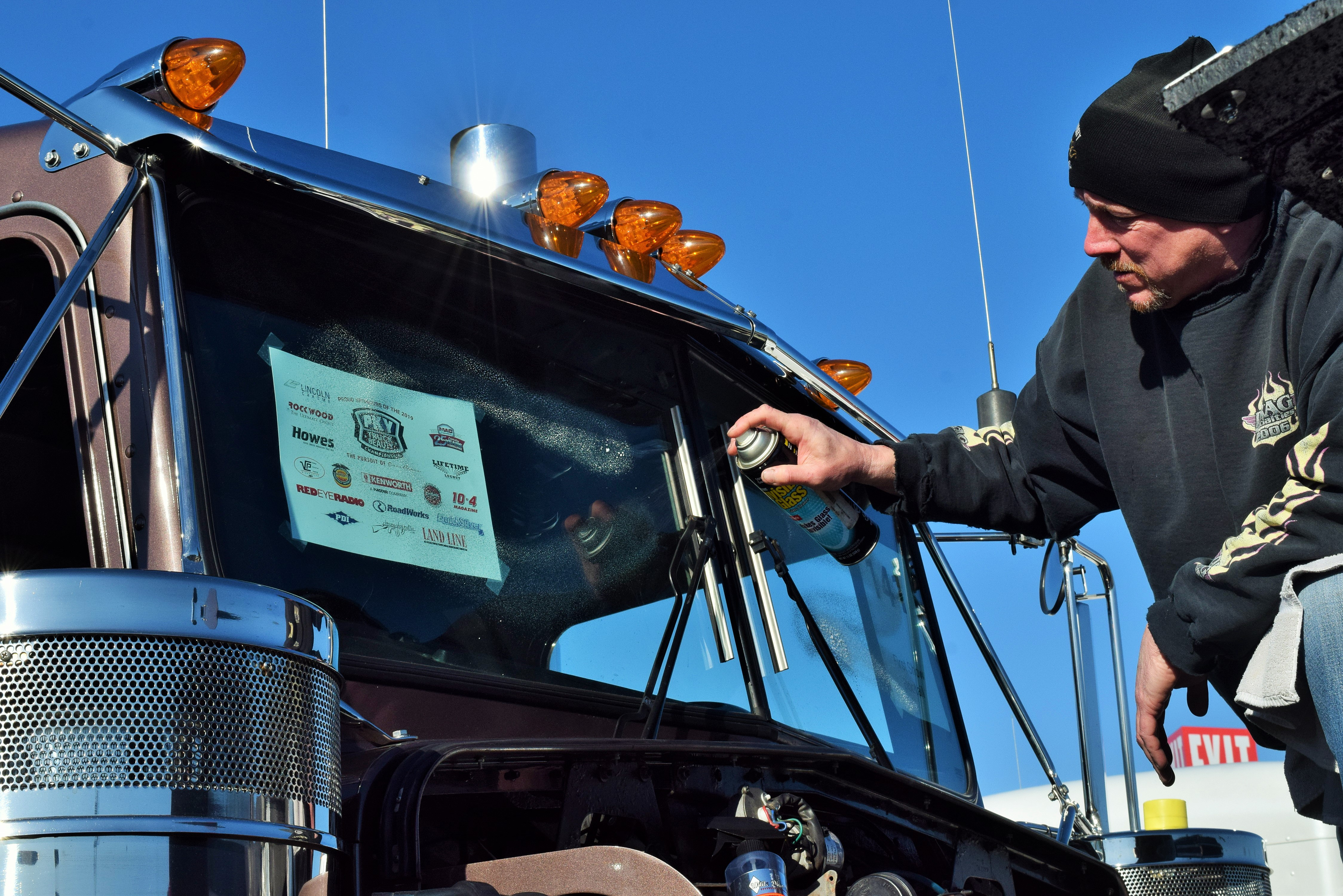 J-D-Howard-polishing-2019-04-02-13-25