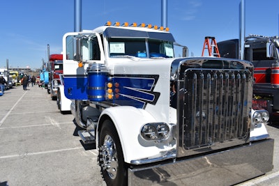Warren Hartman’s 2018 Peterbilt 389 features a number of modifications to give it an old-school look.