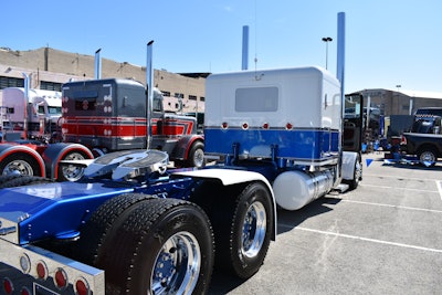 Hartman’s rig sits on a 292-inch wheelbase.