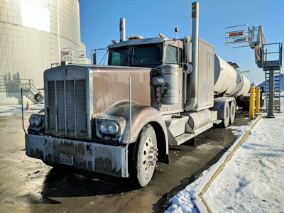 Liquid asphalt hauler J.D. Howard’s 1995 KW W9