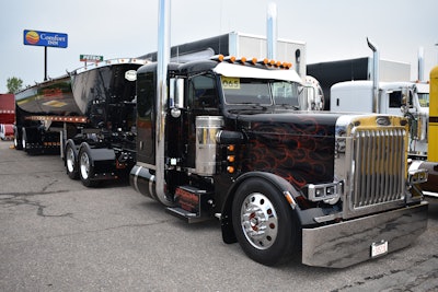 Jonathan Eilen’s 2007 Peterbilt 379 and 2017 Mac Dump earned first place in the Tractor/Trailer Division.