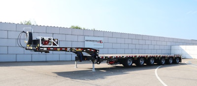 The new Faymonville MultiMax remains within a length of 53 feet and a width of 100 inches when closed, it can be mobilized extremely fast and without any escorts or permits. From its closed length, the trailer stretches to over 90 feet, including the gooseneck, thanks to a double stretch beam between gooseneck and front bogie and a single extension between the two tridem axles. For additional load support over the extended stretch beams, the trailer comes with several extra bunk sections.