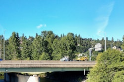 platform-trailer-flatbed-bridge-heavy-equipment-2019-07-11-10-16