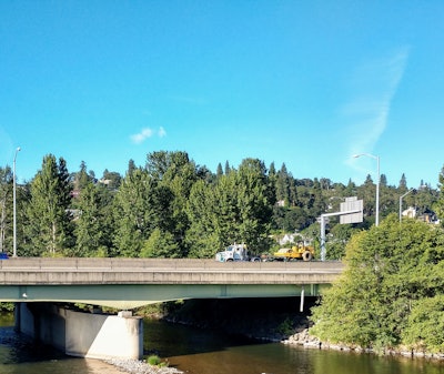 platform-trailer-flatbed-bridge-heavy-equipment-2019-07-11-10-16