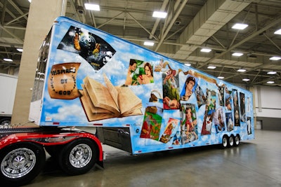 First place: Chattanooga, Tennessee-based James and Cynthia Hodge’s 1985 Peterbilt 359 and 2000 Haulmark drop deck van, “Trucking for the Word of God Ministry.” The trailer features art depicting stories from the Bible on the driver’s side, and patriotic graphics on the passenger’s side.