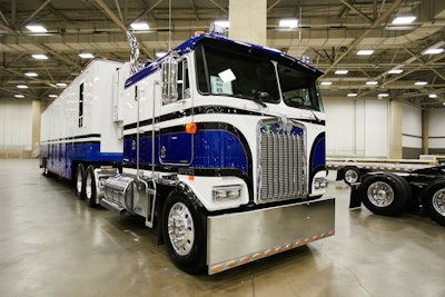 #940 Driver/Owner: Geo Cuellar Hometown: La Porte, TX Truck: 1985 Blue KW K-100E/...