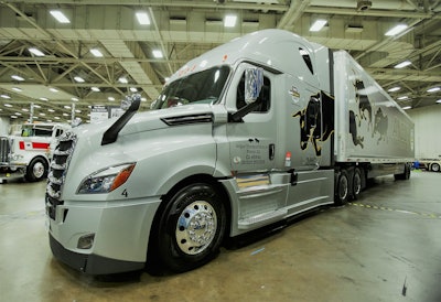 Nevarez’ Freightliner Team Run Smart / Angus Transportation 2018 Cascadia and 2010 Wabash Duraplate van took 2nd in the First Show – Combo class in Overdrive‘s Pride & Polish this year at GATS.