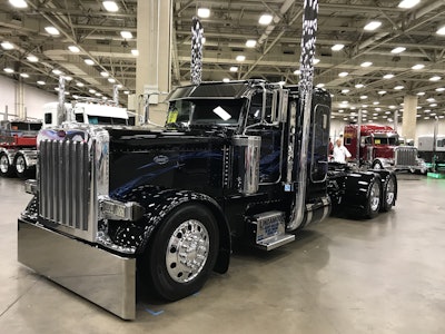 Lindamood Demolition’s 2013 Peterbilt 389, “Wicked Obsession,” picked up Best of Show in the Limited Mileage Bobtail category.
