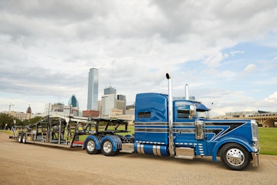 Best of Show, Working Combo and Truckers’ Choice | Eric Turner Sr.’s 2015 Peterbilt 389 and 2018 Wally Mo 8-car hauler, “Showtime”