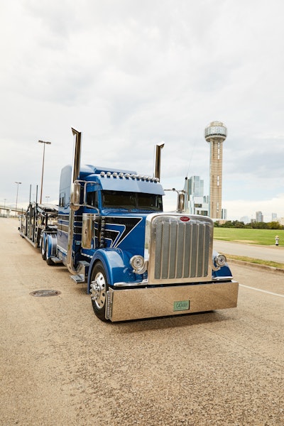 Best of Show, Working Combo and Trucker’s Choice | Eric Turner Sr.’s 2015 Peterbilt 389 and...