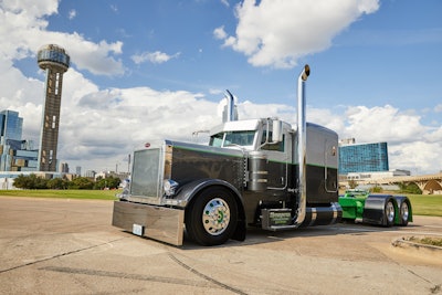 Best of Show, Builders Class | Ray Thompson’s 2000 Peterbilt 379, “Foolish Habit”