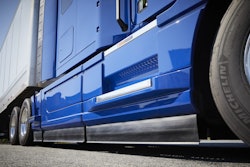 191007-Mack-Anthem-Extended-Chassis-Fairings-3-2019-10-07-12-21-1200×796-2019-10-08-13-22