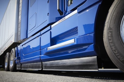 191007 Mack Anthem Extended Chassis Fairings 3 2019 10 07 12 21 1200x796 2019 10 08 13 22