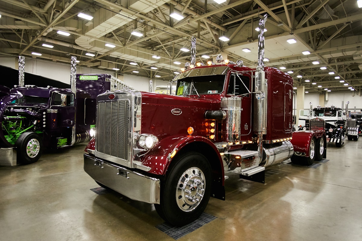 ピンク・ブルー 69 DAYTONA \u0026 PETERBILT 359 TRAILER 2台