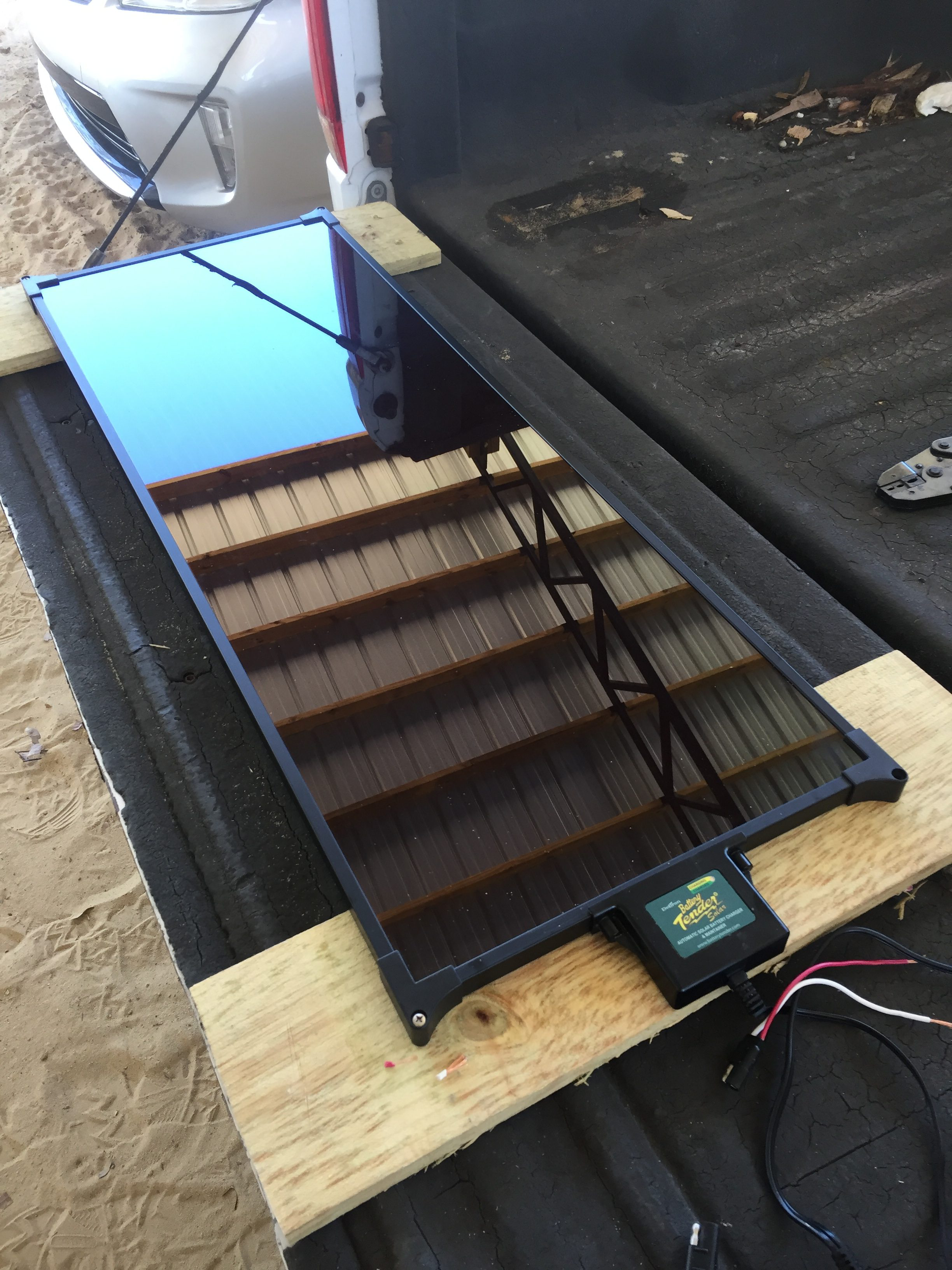 Battery-Tender-Ford-solar-charger-tailgate