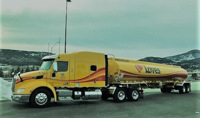 After some time running locally around his home base in Arizona, Laurie has gone back out over the road in this sleeper-outfitted 579 on regional routes in the daycab-heavy operation.