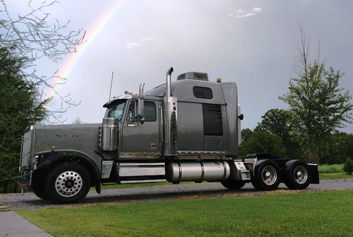 【Fixedstar】 1999 Western Star 4964 EX WS9185 | Bunkhouse Trailers