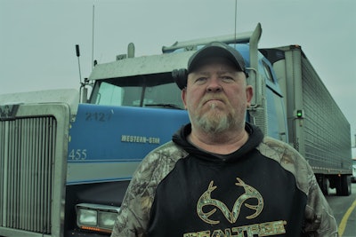 When a broker failed to pay Rob Goodwin on two out of three loads, it triggered financial problems that led to him giving up his operating authority. Now as a leased operator, he pulls a reefer with this 2000 Western Star.