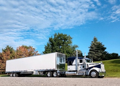 Erick Engbarth’s 2020 Kenworth W900 is coming up on its first year in service. The independent pulls this stainless-fronted dry van.