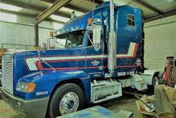 1999-Freightliner-Bill-ater-driver-side-full-2020-04-24-12-04
