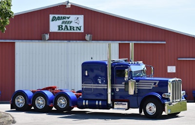 2017-2020 Bobtail Conventional – Aaron Walters, Pipestone, Minnesota, 2019 Peterbilt 389, Blue Moon
