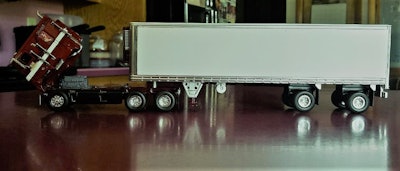 … I’m pretty sure the rig does’t have a working engine, but at least it’s serviceable in this version, as in the real one.