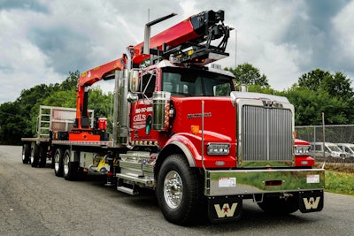 This 2020 Western Star 4900SF, owned by Dan Baril, is competing in the Working Combo 2016-2021 class.