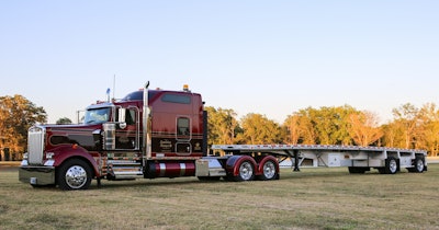 Kody and Edith Giacomo’s 2017 Kenworth W900L is competing in the Working Combo 2016-2021 class.