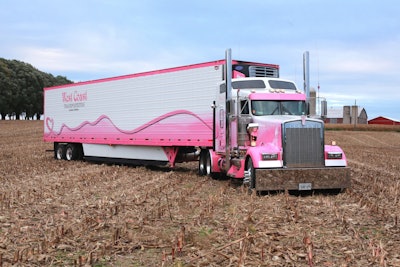 Eva Knelsen entered this 2018 Kenworth W900L, owned by Don English, in the Working Combo, 2016-2021 class.