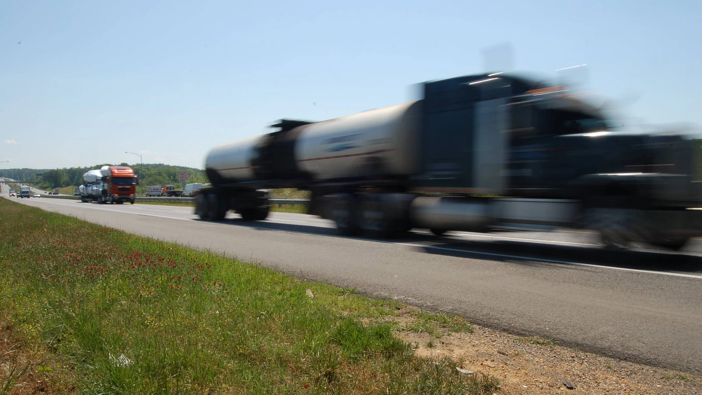 Trucking trends to watch in 2021: Speed limiters, insurance regs, hours and more - Vimarsana News