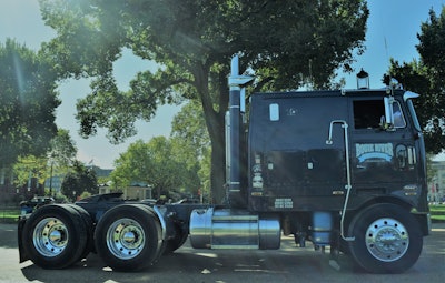 side view of fred bowerman's 1978 Peterbilt 352