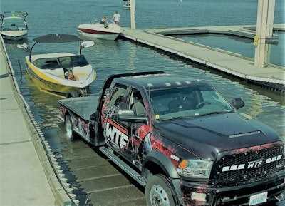 Watch This Freight hotshot truck delivering boat