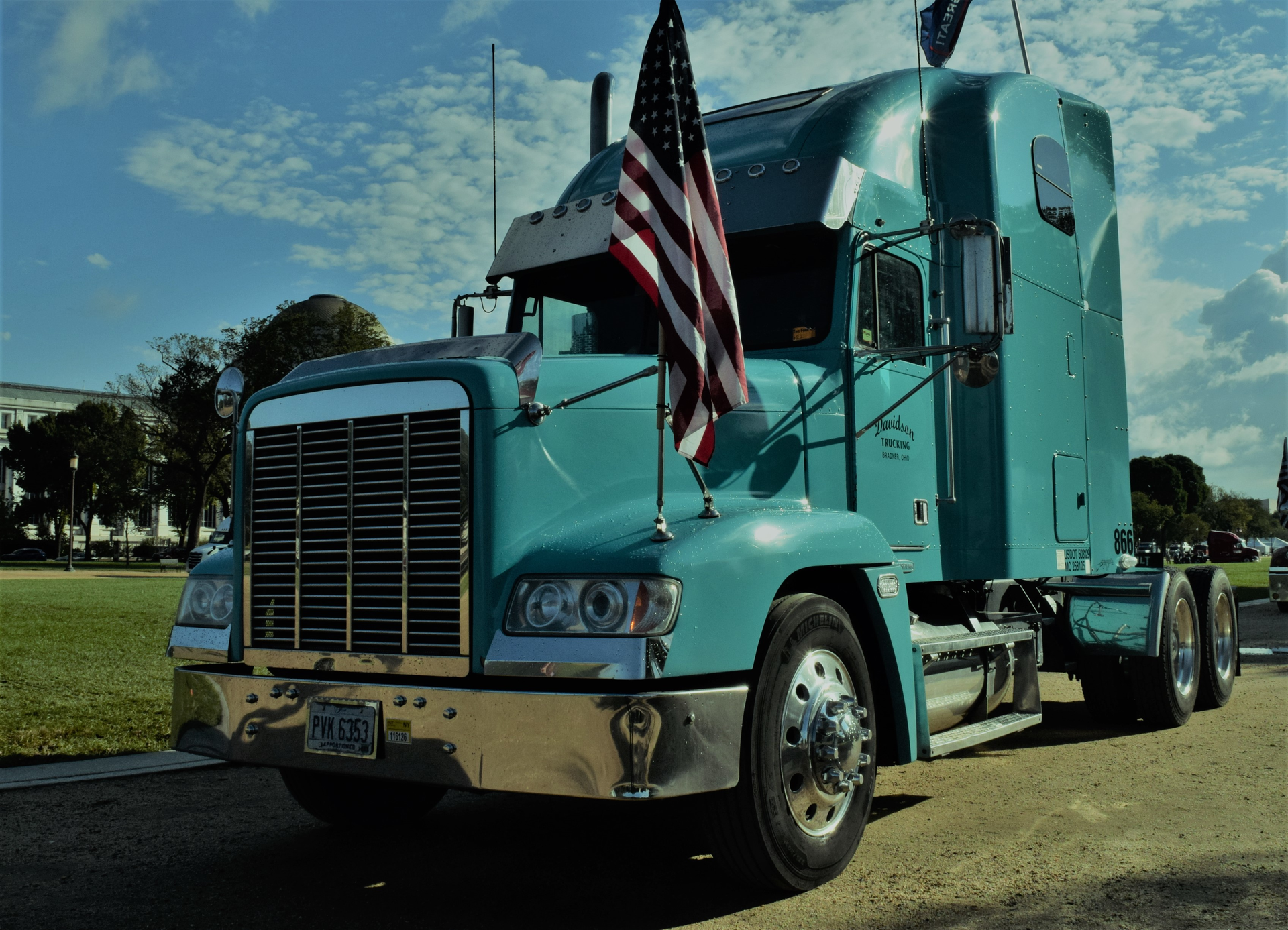 Davidson Trucking 2000 Freightliner FLD