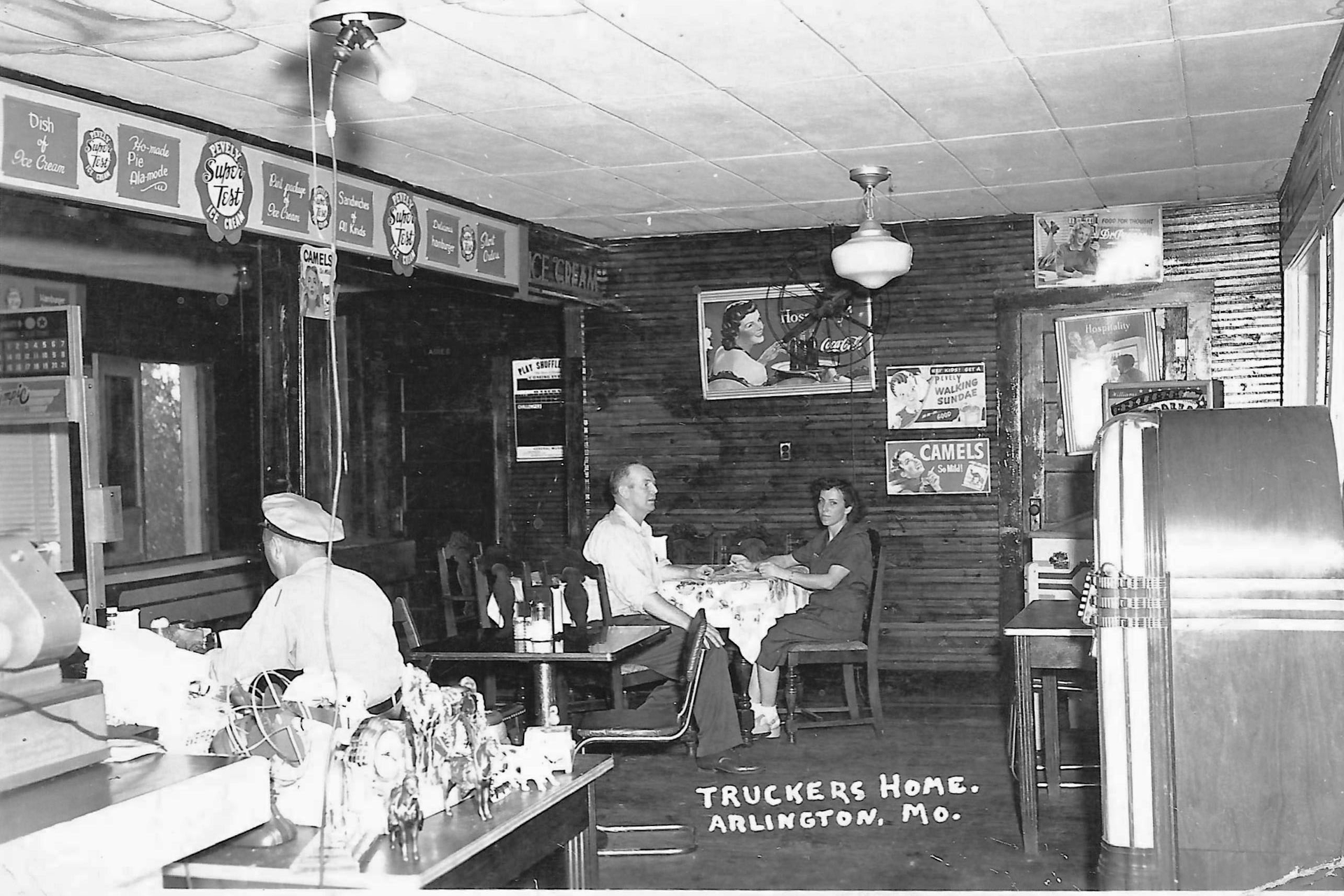 Three people eating at Trucker's Home in Arlington, Missouri