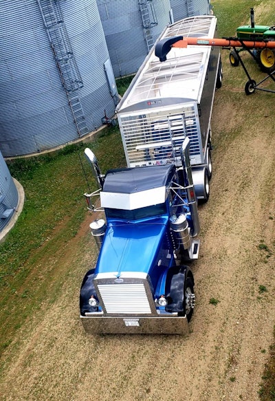 An alternate view of Schwartz's 2004 Peterbilt 379.