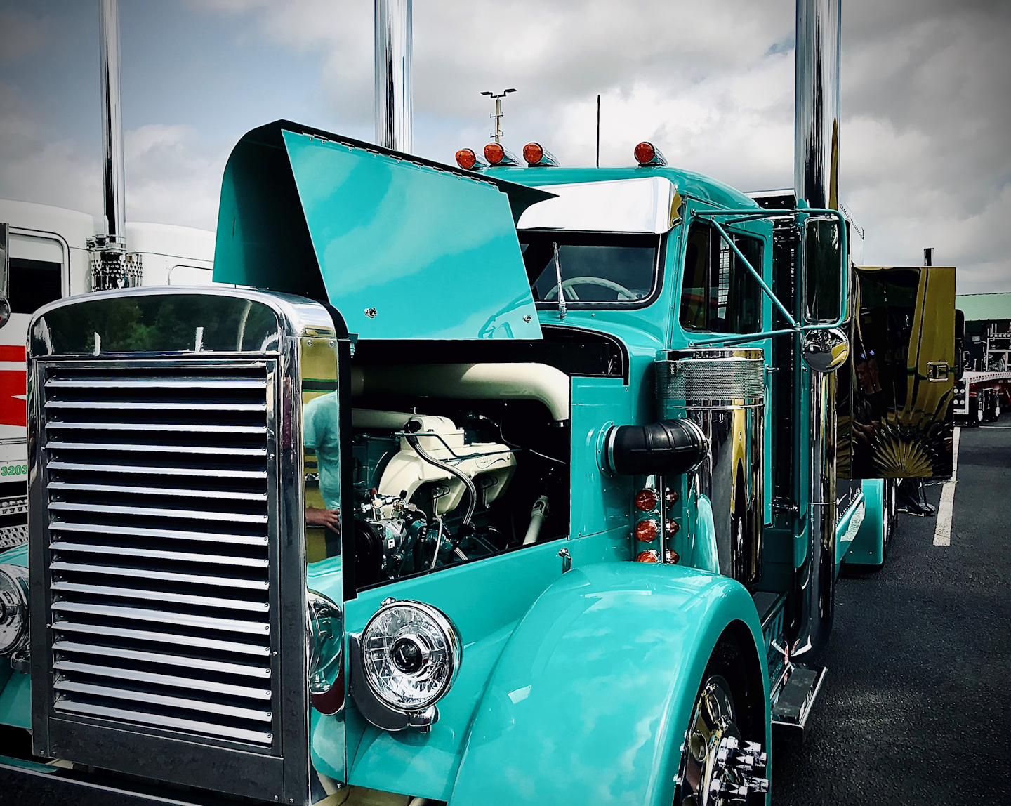 Dustin Dickerson's custom peterbilt truck