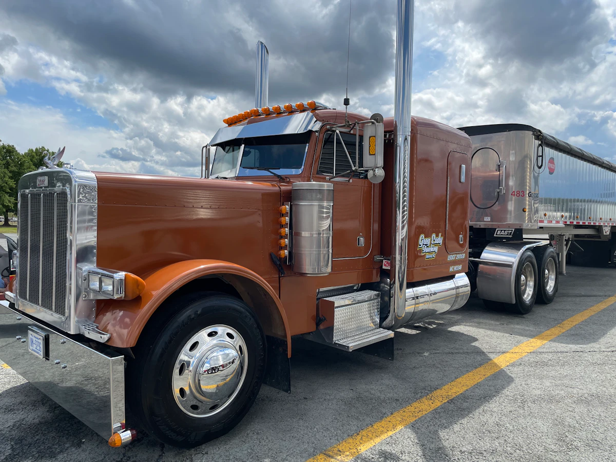 'Blank canvas' daycab to stretched flattop 2000 Peterbilt 379 - Vimarsana News